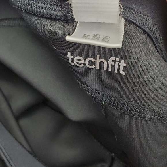 Adidas Black Gray Tech Fit Crop Medium - Picture 6 of 9